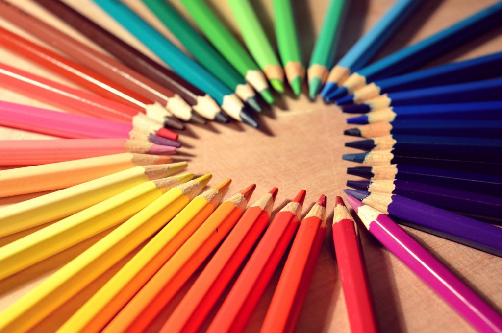 crayons, heart, love-623067.jpg